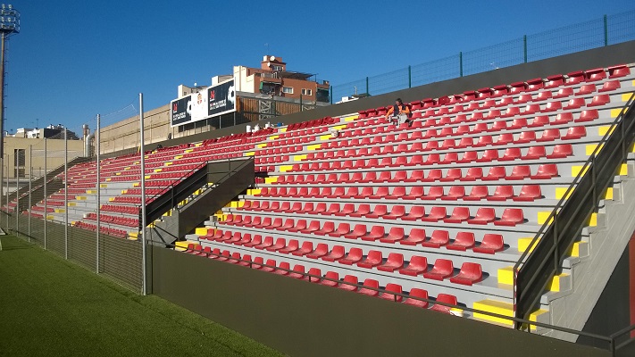Renovación de las Gradas en el Campo de Fútbol
