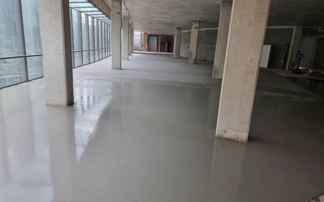 Corrección de Soporte con Autonivelante Acrílico y Acabado en Multicapa de Cuarzo Color