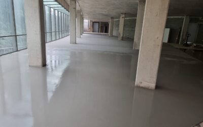 Corrección de Soporte con Autonivelante Acrílico y Acabado en Multicapa de Cuarzo Color