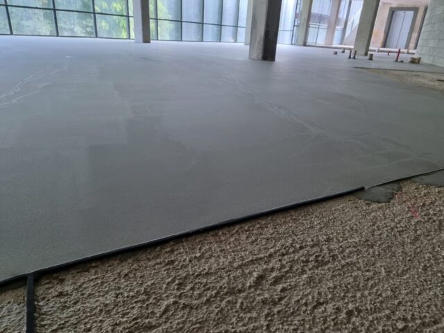 Corrección de Soporte con Autonivelante Acrílico y Acabado en Multicapa de Cuarzo Color2