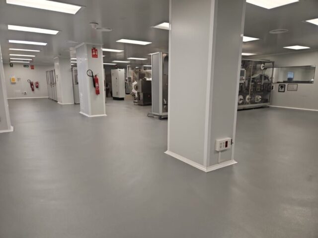 Pavimento multicapa de resina epoxi 100% sólidos en zona de empresa farmacéutica2 Pavimento multicapa de resina epoxi 100% sólidos en zona de empresa farmacéutica2