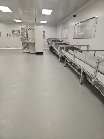 Pavimento multicapa de resina epoxi 100% sólidos en zona de empresa farmacéutica3 Pavimento multicapa de resina epoxi 100% sólidos en zona de empresa farmacéutica3